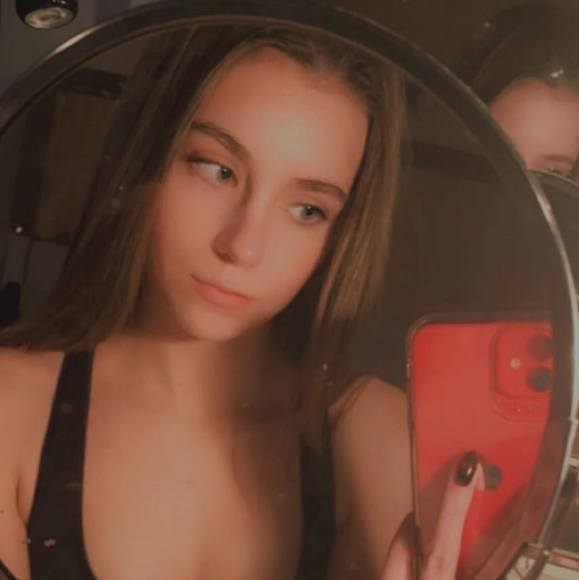 Meet your Posher, Isabelle - Picture 1 of 1